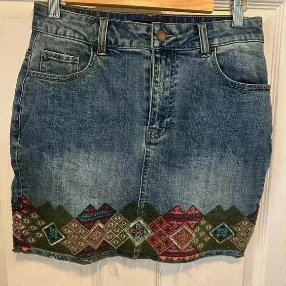 Source Unknown Dresses & Skirts - Frayed hem mini Jean skirt